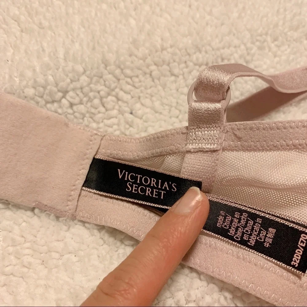 Victoria’s Secret Pink Very Sexy Lightly Lined Plunge Bra